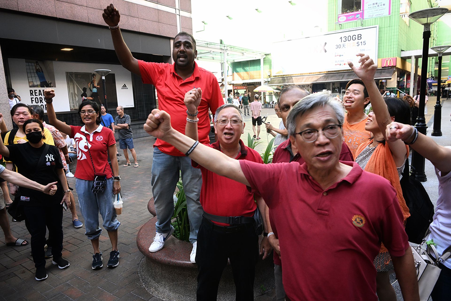 Supporters cheering presidential candidate Tan Kin Lian on at the People’s Park Complex hawker centre on Aug 27, 2023. ST PHOTO: CHONG JUN LIANG